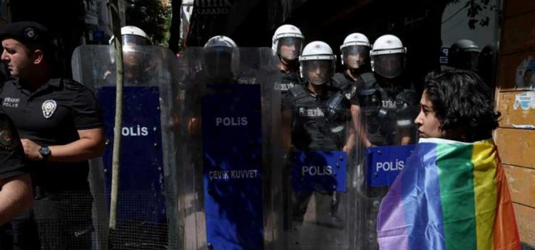 Reprime policía turca marcha del orgullo LGBT en Estambul