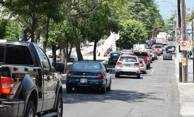 Arriban a Colima alrededor de 35 automóviles por minuto