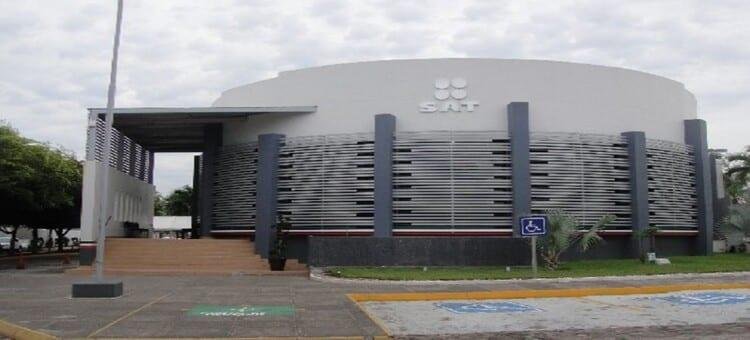 Empleado muere tras caída en oficinas del SAT en Colima