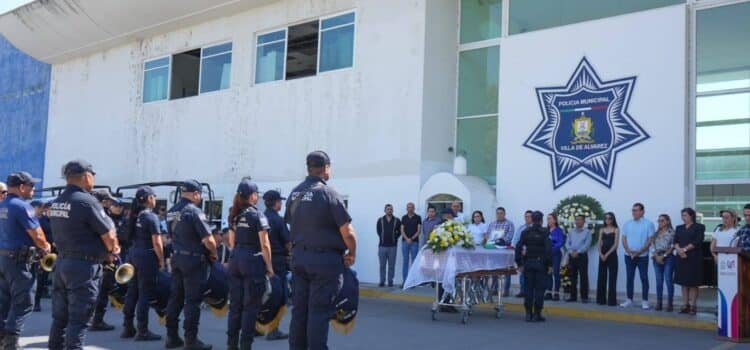 Rinden homenaje a policía fallecido en el ataque armado en Cabalgata en Colima