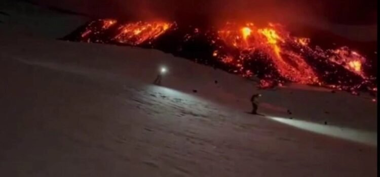 ¿Te atreverías a esquiar en un volcán activo?