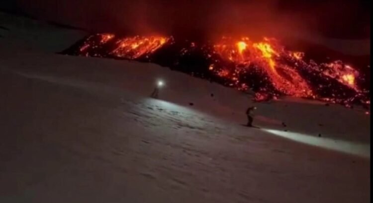 ¿Te atreverías a esquiar en un volcán activo?