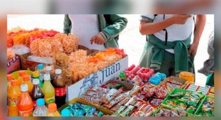 Ayuntamientos deben prohibir venta de comida chatarra afuera de escuelas