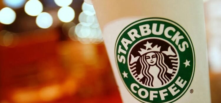 Repartidor se quema con un café y demanda a Starbucks por 50 mdd