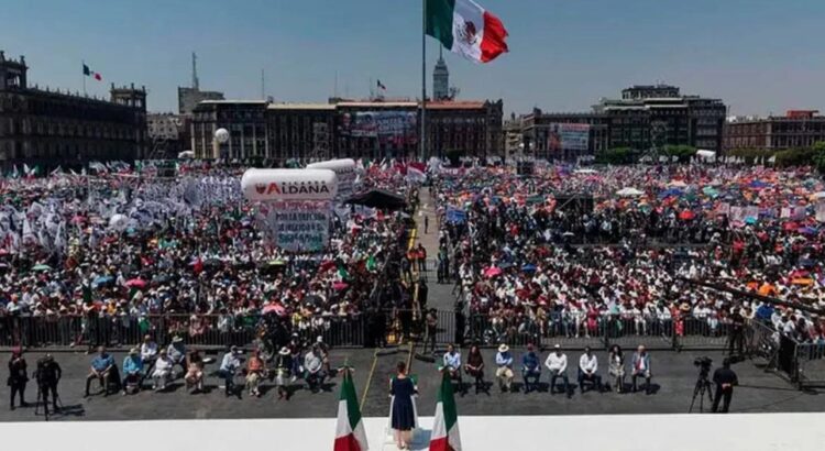 Más de 350 mil personas presentes en la  asamblea informativa de Sheinbaum en el Zócalo