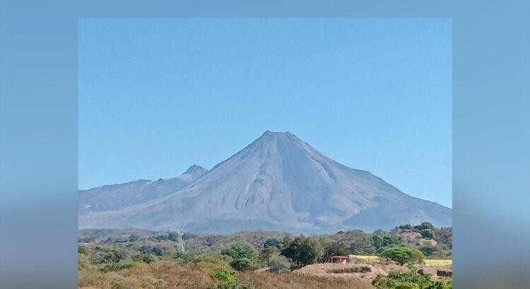 Volcán de Fuego permanece en semáforo verde
