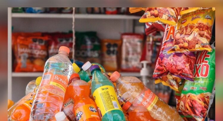 En Colima se amparan contra prohibición de comida chatarra en escuelas