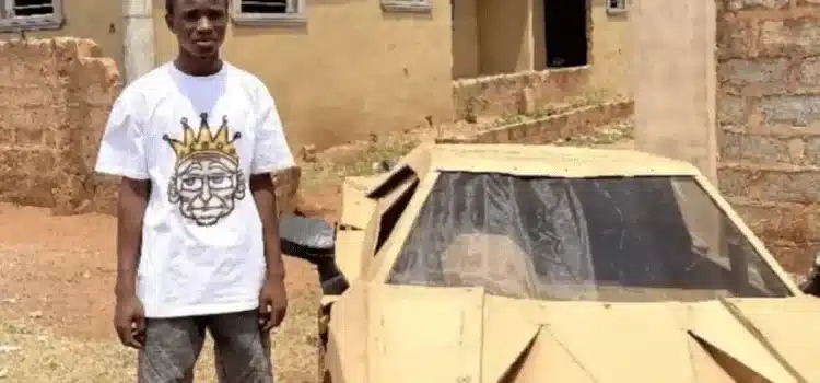 Construyó su Lamborghini con cartón … y funcionó