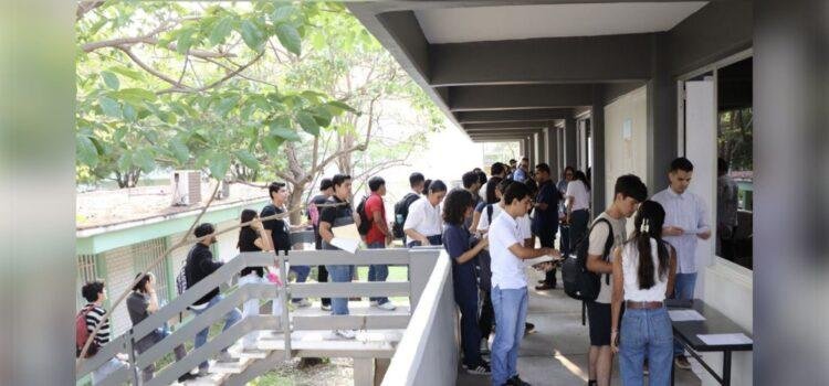 Más de 5 mil 500 aspirantes a la Universidad de Colima