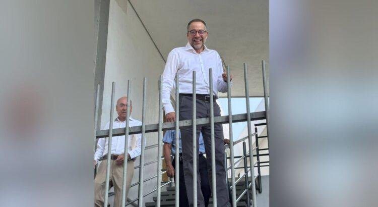 Investigan a exgobernador de Colima por peculado