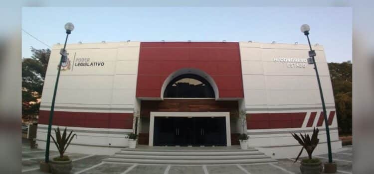 Congreso de Colima retrasa decisión sobre créditos municipales