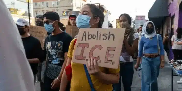 Ordena Jueza federal al ICE detener redadas migratorias en California