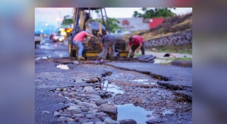 Lluvias colapsan vialidades y desbordan colectores recién construidos en Colima