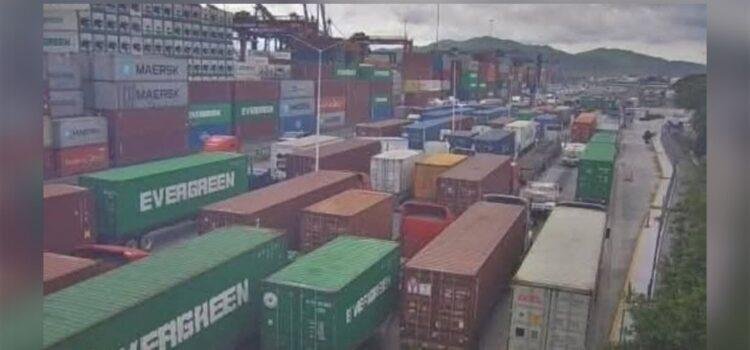 Transportistas de Manzanillo denuncian caos en aduana y pérdidas millonarias