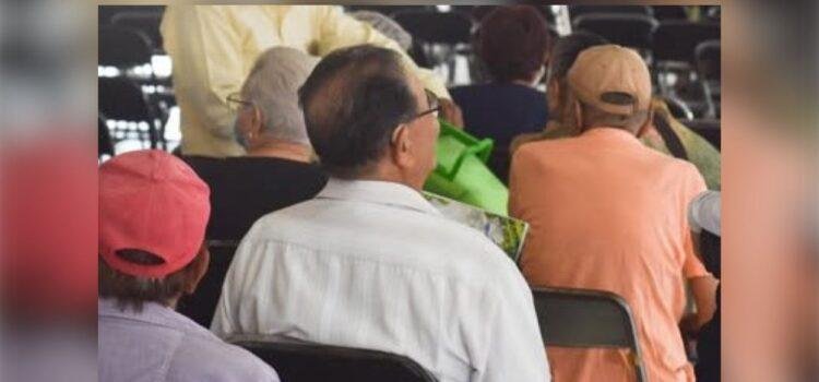 Juez ordena a banco desbloquear tarjeta y devolver ahorros a adulto mayor en Colima