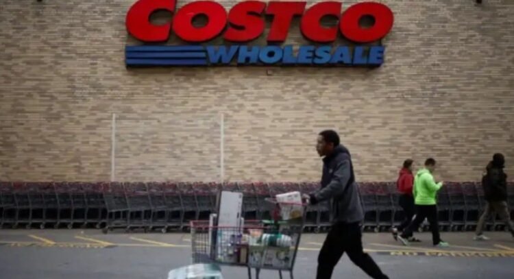 Prohíbe Estados Unidos a diplomáticos iraníes comprar en el Costco