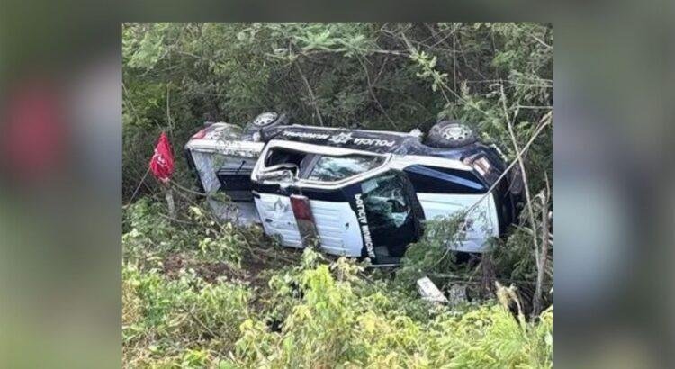 Nueve policías heridos tras volcadura de patrulla en Manzanillo