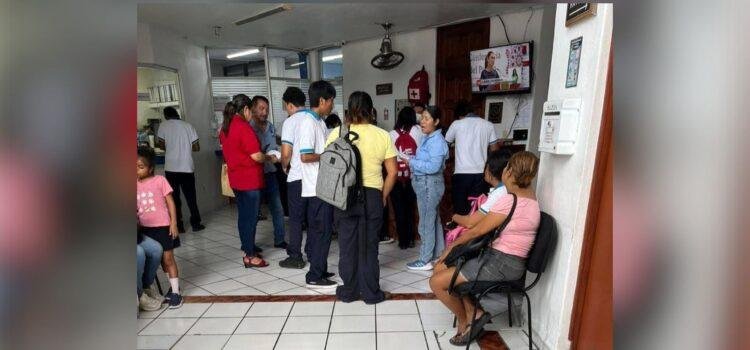 29 estudiantes del Cet Mar en Manzanillo bajo observación por posible contaminación alimentaria