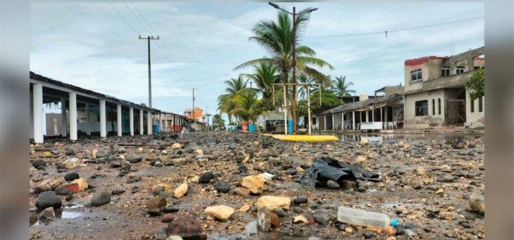 Huracán Priscilla deja 14 playas cerradas en Colima, incluyendo El Paraíso