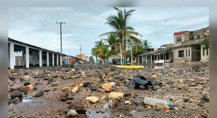 Huracán Priscilla deja 14 playas cerradas en Colima, incluyendo El Paraíso