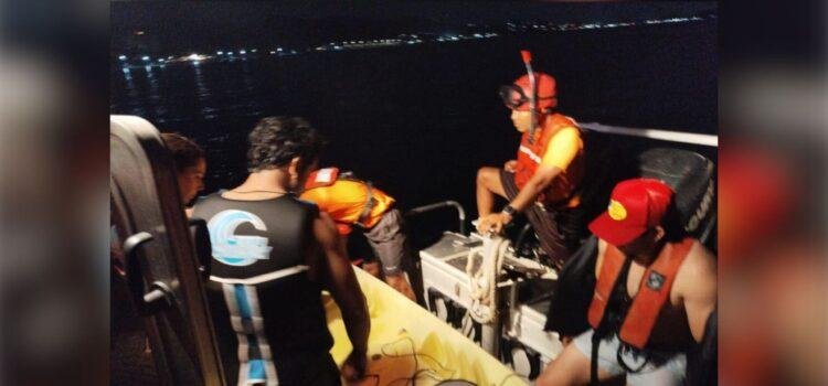 Rescatan a tres personas en riesgo de naufragio en playa de Manzanillo Rescatan a tres personas en riesgo de naufragio en playa de Manzanillo