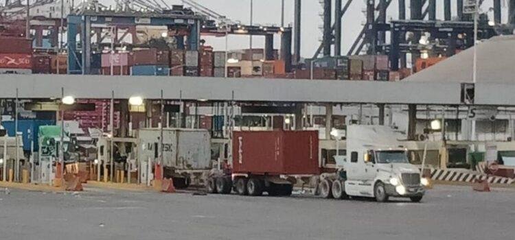 Bloqueos obligan a frenar importaciones en la aduana de Manzanillo