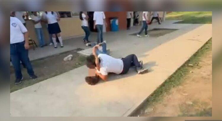 Riña en secundaria de Manzanillo deja alumno hospitalizado