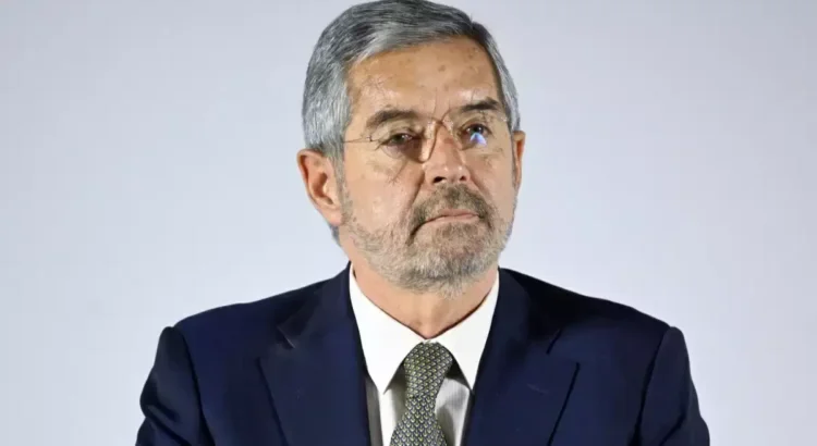 Solicita licencia el Secretario de Relaciones Exteriores