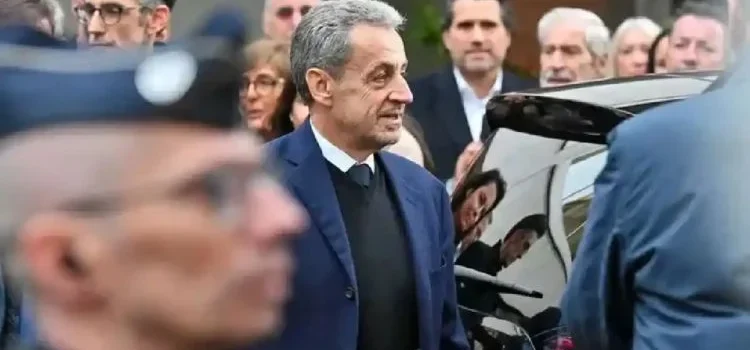 Solo duró Sarkozy 20 días en prisión