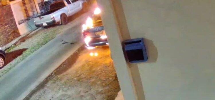 Ola de violencia deja autos incendiados y viviendas atacadas en Colima