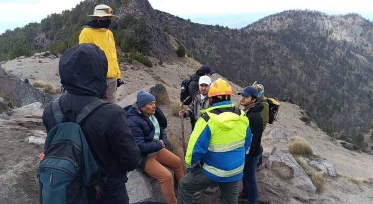 Rescatan a cuatro jóvenes desorientados en el Nevado de Colima