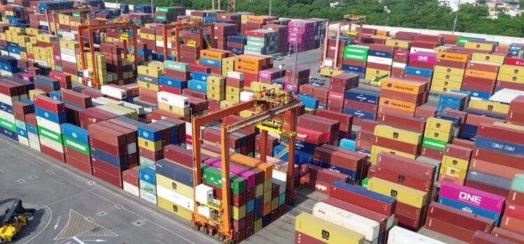 Manzanillo no superará los 3.9 millones de contenedores en 2025; transportistas advierten impacto en entregas