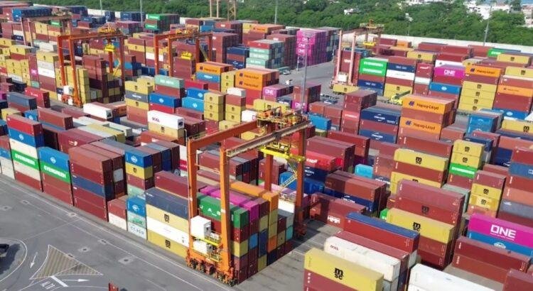 Manzanillo no superará los 3.9 millones de contenedores en 2025; transportistas advierten impacto en entregas