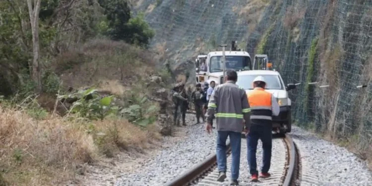 Investiga FGR causas del descarrilamiento del Tren del Corredor Interoceánico Investiga FGR causas del descarrilamiento del Tren del Corredor Interoceánico