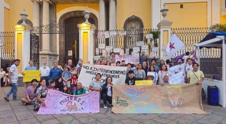 Protesta en Colima por Venezuela deriva en cruce de posturas Protesta en Colima por Venezuela deriva en cruce de posturas