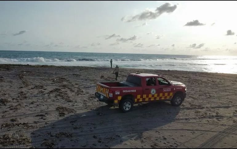 Intensifican búsqueda de joven arrastrado por el oleaje en Colima