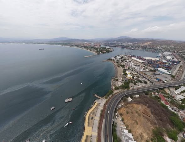 A más de un mes, monitorean mancha aceitosa en Manzanillo