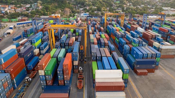 Manzanillo mueve casi 4 mil contenedores en 48 horas