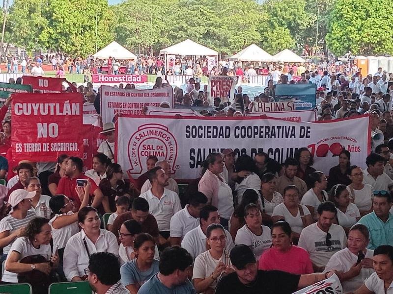 Protestas interrumpen evento de Sheinbaum en Colima
