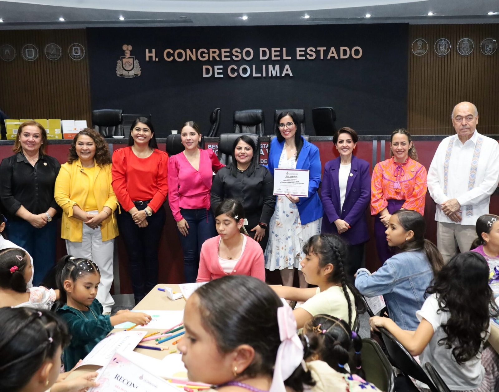 Dan voz a 25 niñas en el Congreso del Estado de Colima